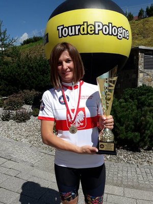 Sierż. szt. Anna Kroner na podium Górskich Mistrzostw Polski Policji w kolarstwie szosowym
