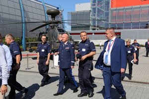 delegacje policyjne na Targach Kielce - rozpoczęcie wizytacji