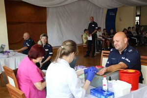 Staszowscy policjanci w akcji oddawania krwi