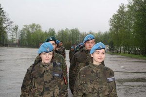 Młodzież z klas mundurowych podczas zajęć