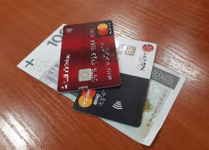 karty płatnicze - zdjęcie poglądowe