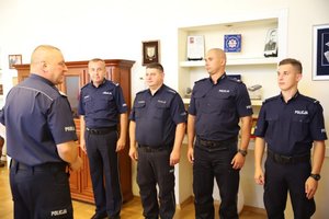 Komendant i policjanci