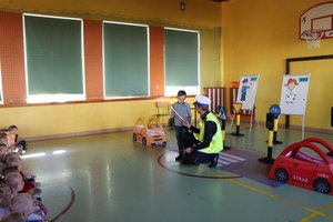 Policjanci w trakcie spotkana