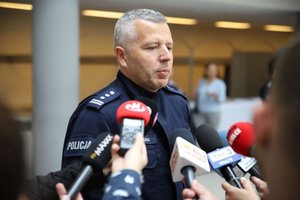 Konferencja z udziałem policjantów