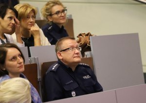 Konferencja z udziałem policjantów