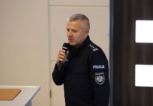 Konferencja z udziałem policjantów