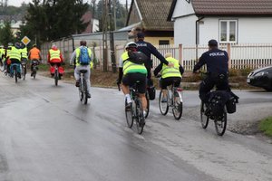 Policjanci w trakcie rajdu rowerowego