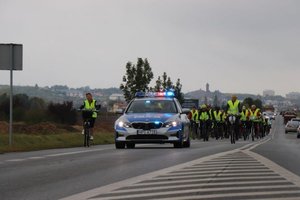 Policjanci w trakcie rajdu rowerowego