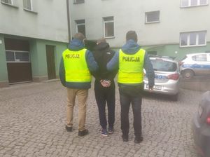Zatrzymany w asyście policjantów