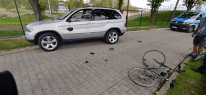 uszkodzone BMW i rower