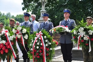 Świętokrzyscy policjanci podczas uroczystości pogrzebowych Tomasza Wójcika „Tarzana”