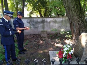 grób poległego policjanta