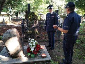 grób poległego policjanta
