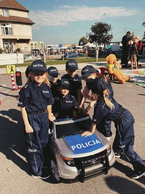 Funkcjonariusze z Końskich, wspólnie z drużyną „małych policjantów” przeprowadzili działania profilaktyczne