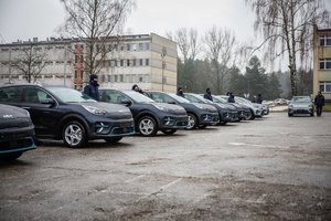 Kolejne elektryczne radiowozy trafiły do świętokrzyskich policjantów