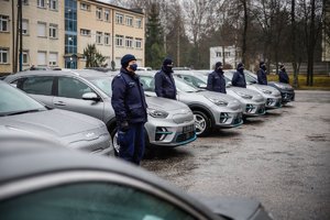 Kolejne elektryczne radiowozy trafiły do świętokrzyskich policjantów