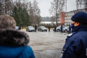 Kolejne elektryczne radiowozy trafiły do świętokrzyskich policjantów