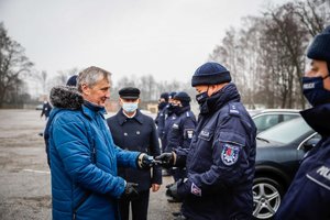 Kolejne elektryczne radiowozy trafiły do świętokrzyskich policjantów