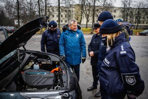 Kolejne elektryczne radiowozy trafiły do świętokrzyskich policjantów