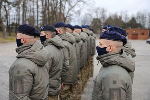 uczestnicy uroczystości zakończenia służby Komisarza Stanisława Herbusia