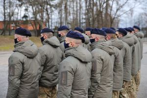 uczestnicy uroczystości zakończenia służby Komisarza Stanisława Herbusia