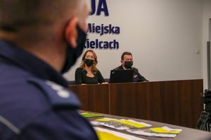 uczestnicy spotkania w komendzie miejskiej policji