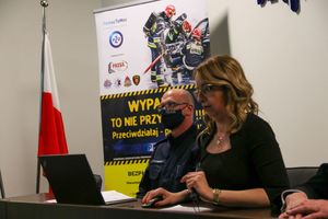 uczestnicy spotkania w komendzie miejskiej policji