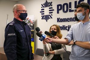 uczestnicy spotkania w komendzie miejskiej policji