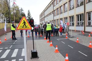 Policjanci w trakcie Akademii Bezpieczeństwa PZU