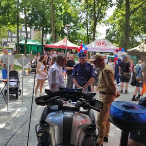 Policjanci w trakcie pikniku