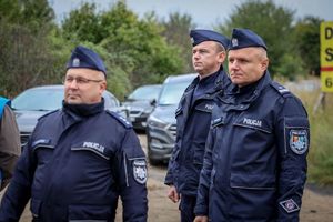 policjanci podczas ćwiczeń