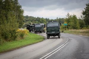 policjanci podczas ćwiczeń