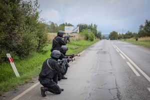 policjanci podczas ćwiczeń