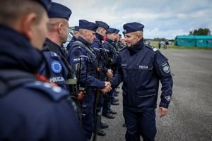 policjanci podczas ćwiczeń