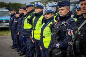 policjanci podczas ćwiczeń