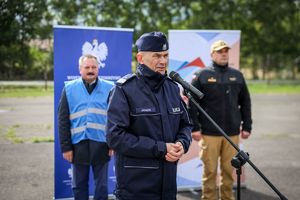 policjanci podczas ćwiczeń