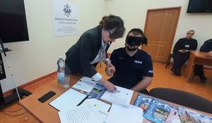 Ostrowieccy policjanci na szkoleniu z zakresu zasad komunikowania się z osobami z dysfunkcją wzroku