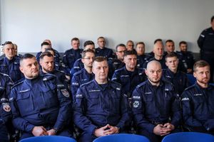 policjanci rywalizujący o miano najlepszych policyjnych ratowników oraz kierownictwo świętokrzyskiej policji