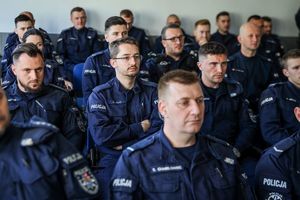 policjanci rywalizujący o miano najlepszych policyjnych ratowników oraz kierownictwo świętokrzyskiej policji