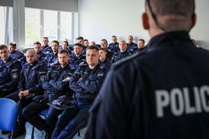 policjanci rywalizujący o miano najlepszych policyjnych ratowników oraz kierownictwo świętokrzyskiej policji