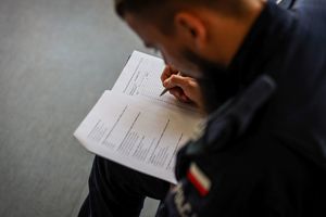 policjanci rywalizujący o miano najlepszych policyjnych ratowników oraz kierownictwo świętokrzyskiej policji