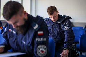 policjanci rywalizujący o miano najlepszych policyjnych ratowników oraz kierownictwo świętokrzyskiej policji