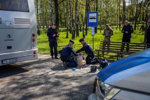 policjanci rywalizujący o miano najlepszych policyjnych ratowników oraz kierownictwo świętokrzyskiej policji