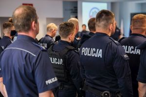 Łącznie 14 policyjnych patroli z Wydziałów Prewencji ze wszystkich komend powiatowych w naszym województwie, a także Komendy Miejskiej Policji w Kielcach wzięło udział w wojewódzkich eliminacjach Turnieju Par Patrolowych pn. „Patrol Roku 2023”.