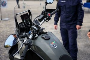 uroczystość przekazania motocykli