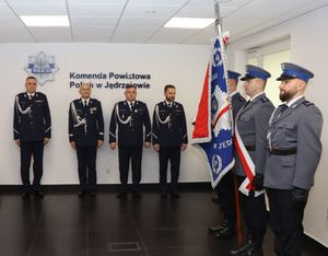 uczestnicy apelu i zmiany na stanowisku Komendanta Powiatowego Policji w Jędrzejowie