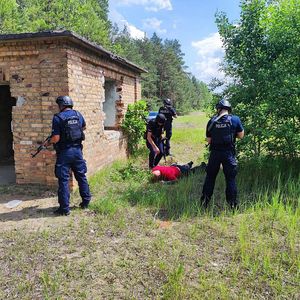 policjanci podczas ćwiczeń