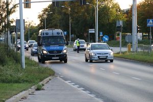 policjanci zabezpieczający mecz