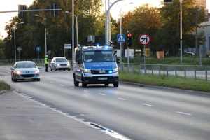 policjanci zabezpieczający mecz