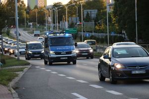 policjanci zabezpieczający mecz